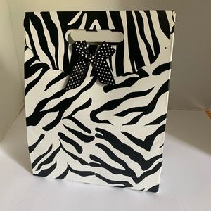 Meet your Posher, Edie